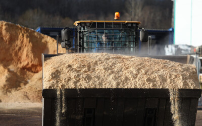 Пыль, опилки, кора и шерстяное тряпье станут сырьем российских строительных заводов
